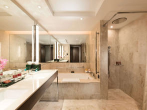 Conrad Singapore Marina Bay