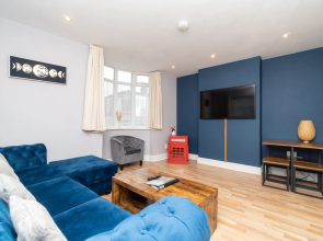 Spacious 2 Bed Southville Flat Near Harbourside