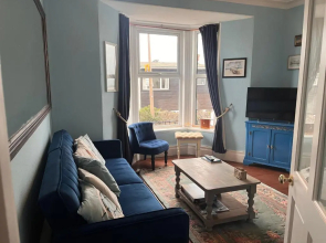 Harbour View Ground Floor Flat with Private Parking, only 5 Mins walk to harbour
