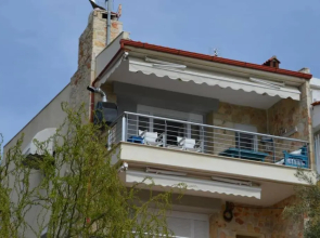 35 m from the beach, amazing seaview, Chalkidiki, Loutra Agias Paraskevis , Evdiriadis Luxury Apartment , you can see it on youtube if you type the name Evdiriadis