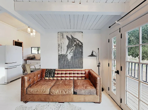 Private Cottage on Vineyard W/ Loft & Hill Views Cottage