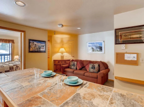 Tyra Lookout Condominiums by Ski Country Resorts