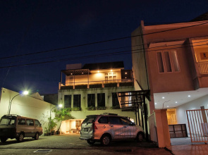 RedDoorz near Plaza Marina