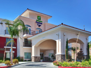 Holiday Inn Express & Suites, Lake Elsinore by IHG