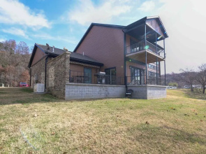 Riverfront Cotter Home: Close to Trout Fishing!