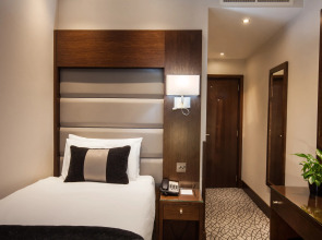 Park Grand Paddington Court