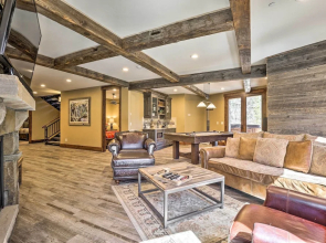Walk to Lift: Luxe Villa w/ Hot Tub in Copper Mtn