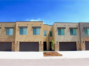 Entrada 420 - 3 Br townhouse by RedAwning