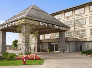Days Inn & Suites by Wyndham Langley