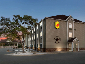 Super 8 by Wyndham San Antonio Airport North