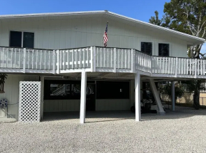 Beautiful Updated Stilted Home Makes For A Super Getaway. 3 Bedroom Home by RedAwning