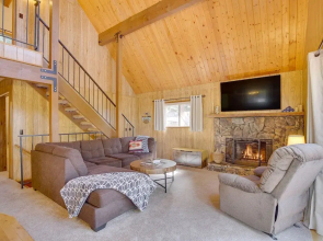Woodsy Lake Arrowhead Cabin w/ Fire Pit Table