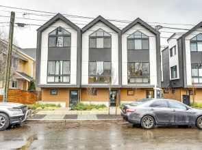 Modern Seattle Townhome: Walk to Light Rail!