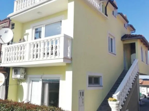 Studio C, free parking