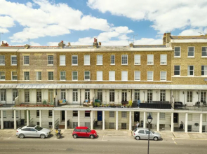 Beach View: Stunning sea view & balcony apartment
