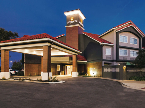La Quinta Inn & Suites by Wyndham Austin Near The Domain