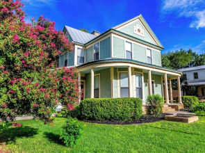 Prime Location-walk to Food, Bars and Wineries!