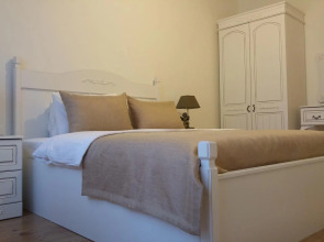 Old Town Deluxe Flats