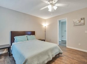 Cozy and Contemporary Villa 1 Mile from GSU