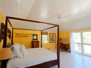 Secluded Paradise: Grand Estate With Kayaks And Snorkeling
