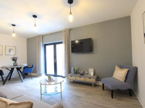 Cabot Mews Apartment 5