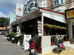 Karon Café Inn