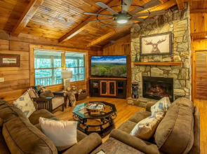 Cozy ‘Grey Fox’ Cabin Between Boone & Blowing Rock