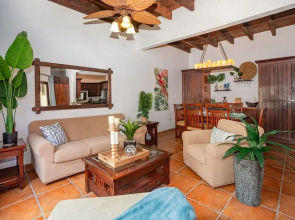 Gecko Getaway 2 Bedroom Condo by RedAwning