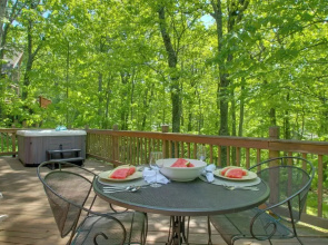 Wintergreen Resort Retreat w/ Hot Tub!