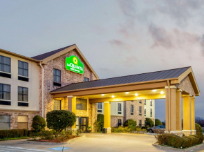 La Quinta Inn & Suites by Wyndham Denison - N. Lake Texoma