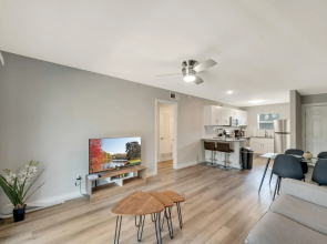 Cozy 2BR Near UT Hyde Park Evonify