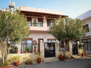 Spotless Apt in the Heart of Sisi