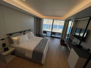 Yacht Premium Hotel