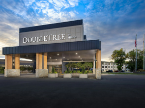 DoubleTree by Hilton Manhattan, KS