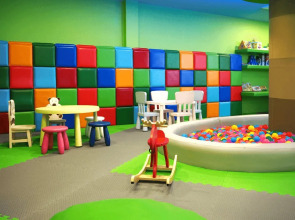 Crest Resort & Pool Villas