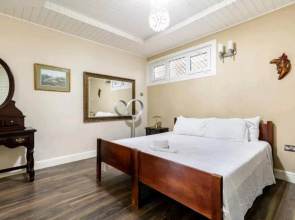 Sleek 4PPL apartment, Pool, Parking, Gated, CCTV & Wifi