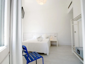 Hostal Express by gaiarooms