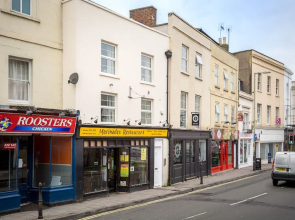 Elliot Oliver - 2 Bedroom Town Centre Apartment