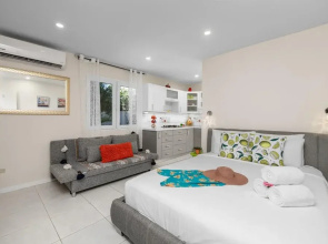 Charming Cozy Studio With Patio Near the Beach