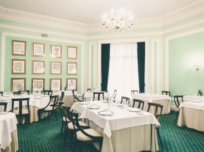 Carlton Hotel