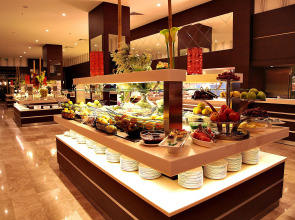 Cratos Premium Hotel & Casino