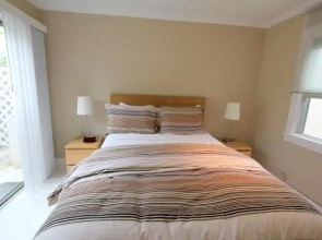 Adorable West Hollywood Bedroom Apartment