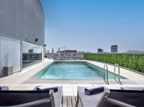 Отель Barcelona Condal Mar Affiliated by Meliá