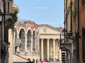 Moxy Verona