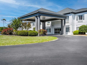 Blue Water Inn & Suites, Bw Signature Collection
