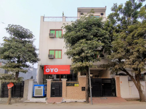 OYO 8243 Climat Inn
