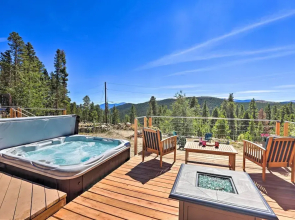 2 Mi to St Marys Glacier: Modern Cabin w/ Hot Tub