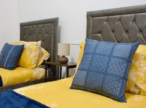 Green Corner House Sleeps 6 & Free Parking