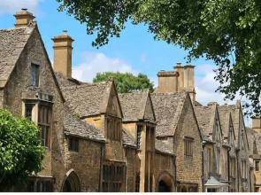 Entire Luxury apartment, 10mins from Cotswolds, Child friendly, Great Location & plenty of free parking nearby