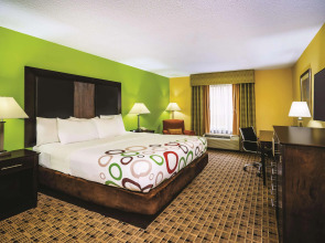 Garner Hotel Glen Burnie BWI Airport Area by IHG